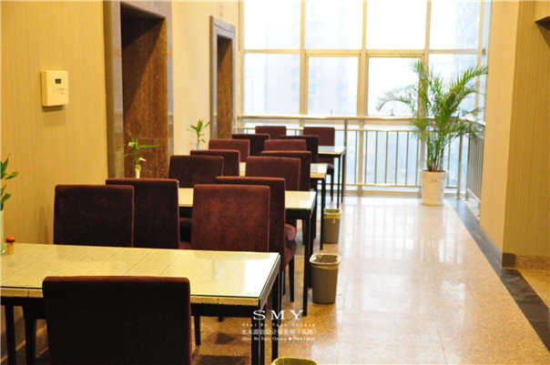 雅安连锁酒店餐厅装修设计效果图